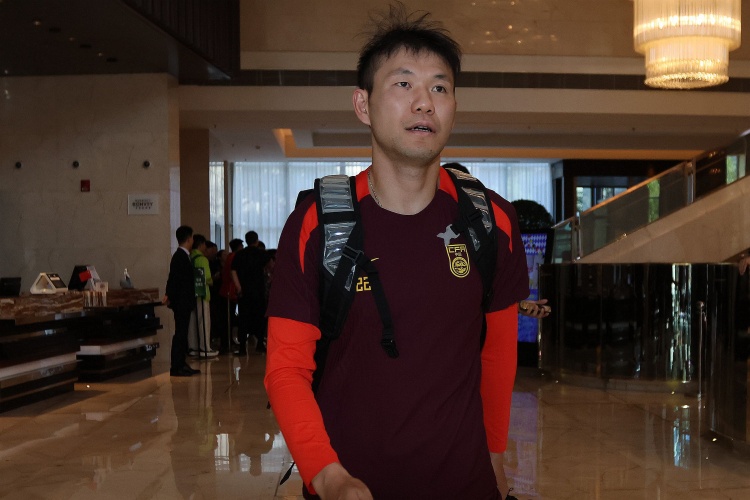 李源一3次助攻位居助攻榜榜首，李璇：再看伊万发言觉得有种错乱